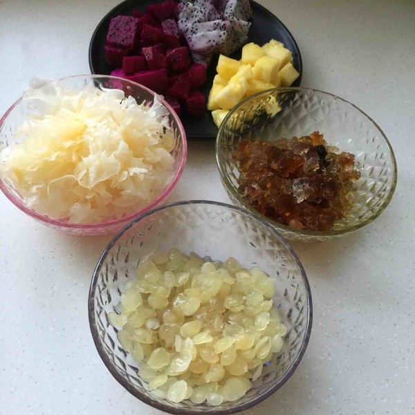 Pineapple Dragon Fruit Saponin Rice Peach Gum White Fungus Soup recipe