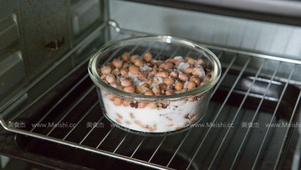 Salt-baked Pepper Fragrant Peanuts recipe