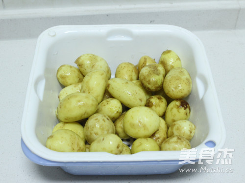 Salt-fried Baby Potatoes recipe