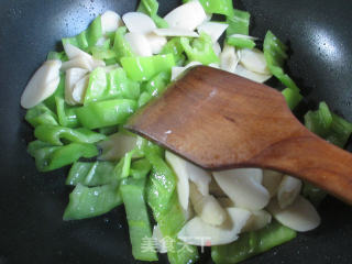 Stir-fried Bamboo Shoots with Green Pepper recipe