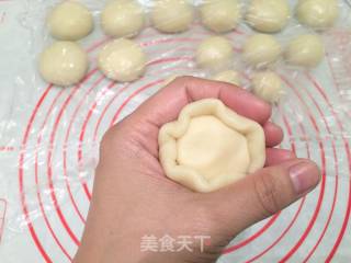 #柏翠婚纱大赛# Daisy Egg Yolk Pastry recipe