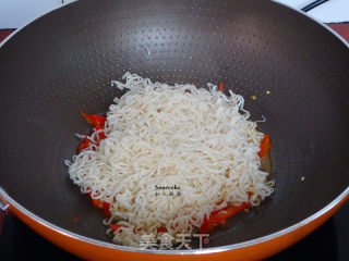 Fried Noodles with Red Pepper recipe