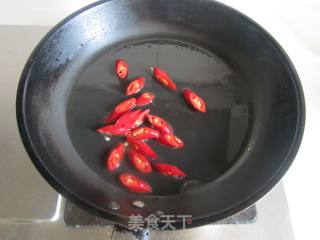 Stir-fried Peanut Buds with Red Pepper recipe