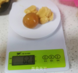 Mooncake with Lotus Seed Paste and Egg Yolk recipe