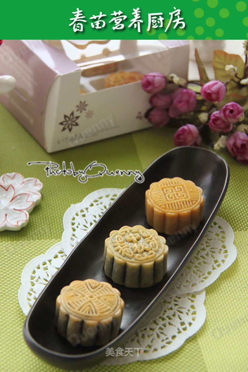 Cantonese-style Lotus Paste and Egg Yolk Mooncakes recipe