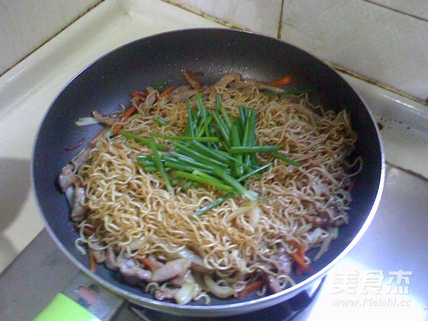 Fried Noodles with Shredded Pork recipe