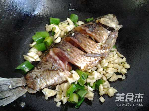 Braised Mushroom and Crucian Carp recipe