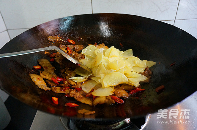 Stir-fried Potato Chips with Pork Belly recipe