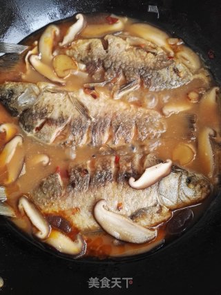 Stewed Crucian Carp with Shiitake Mushrooms recipe