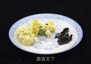 Stir-fried Cauliflower with Fungus recipe