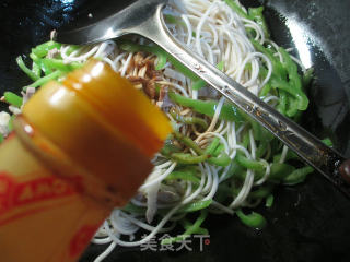 Fried Noodles with Shredded Pork and Pepper recipe