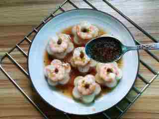 Steamed Prawn Balls with Radish recipe