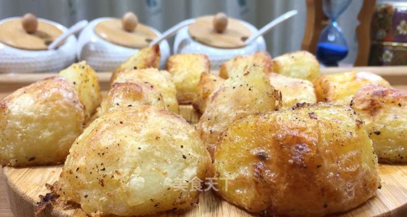 Super Crispy and Buttery Baked Potato Wedges, Full of Milk Flavor, Crispy Crust, Soft and Layered Inside! recipe