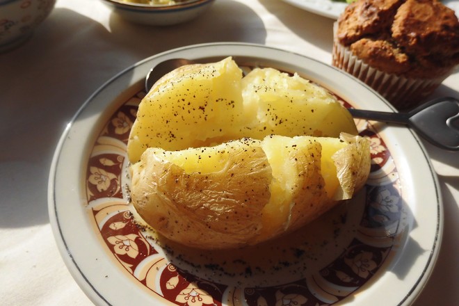 Koda Black's Super Fast Hand Baked Potatoes (microwave/oven)
