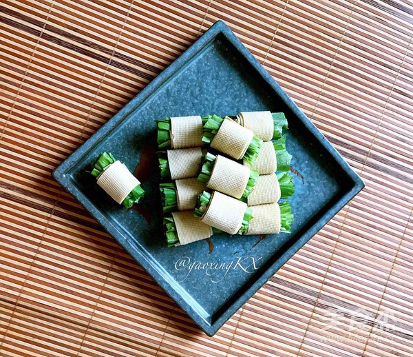 Lettuce Rolls with Bean Skin and Oil recipe