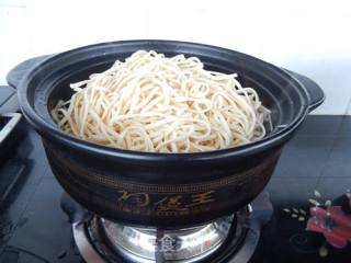 Three Fresh Casserole Braised Noodles recipe
