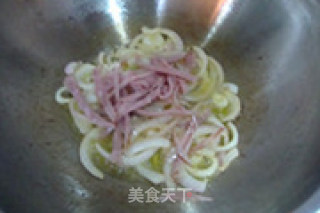 Stir-fried Spaghetti with Black Pepper, Tomato and Bacon recipe