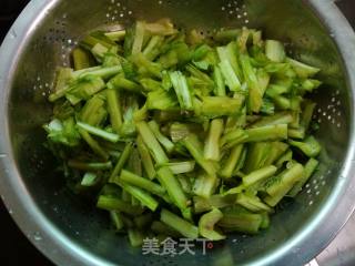 Hometown Stir-fried Liangma recipe