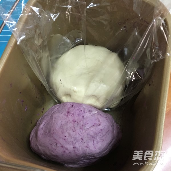 Purple Sweet Potato Two-color Steamed Buns recipe