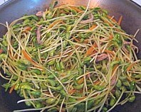 Quick-fried Black Bean Sprouts recipe