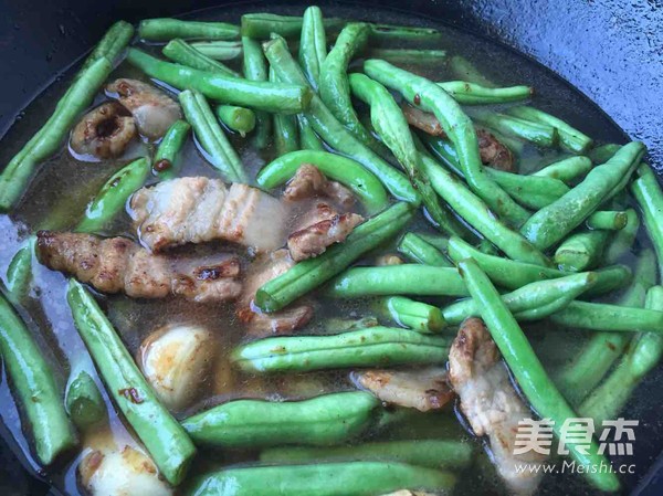 Braised Noodles with Quick Beans recipe