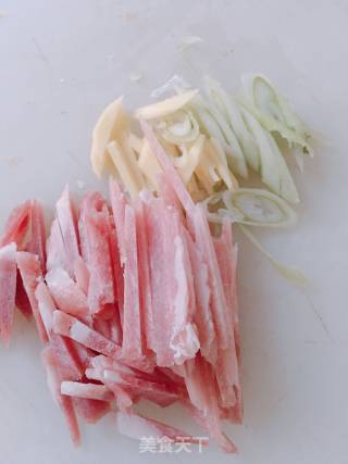 Stir-fried Shredded Cabbage with Shredded Pork recipe