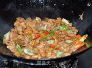 Mouth-watering Chili-fried Pork Intestines recipe