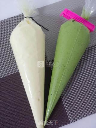 Two-tone Towel Cake Roll recipe