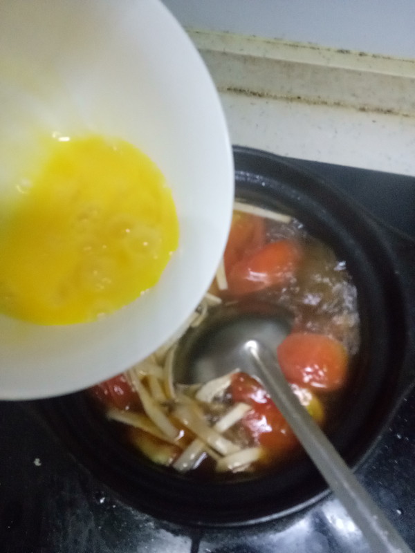 Tomato and King Pleurotus Egg Soup recipe