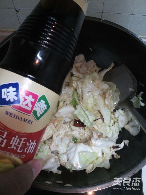 Stir-fried Clam Meat with Cabbage recipe