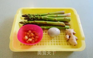 Asparagus Soup with Preserved Egg and Jiang Scallop recipe