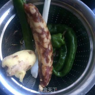 Stir-fried Sausage with Green Peppers recipe