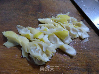 Stir-fried Beef Cabbage with Shrimp Skin and Bamboo Tips recipe