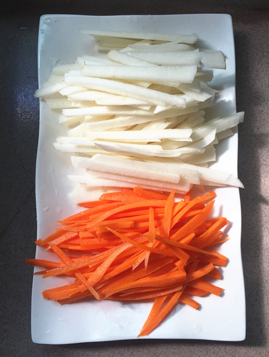 Stir-fried Cold Potato with Chopped Pepper and Shredded Pork recipe