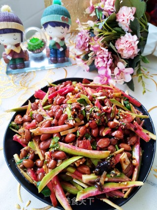 Peanuts Mixed with Radish Skins recipe