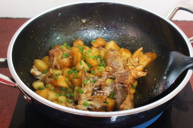 Potato Stewed Chicken Bones recipe