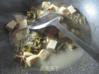 Boiled Preserved Duck Leg with Frozen Tofu and Pickles recipe
