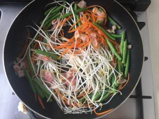 Braised Noodles with Beans recipe