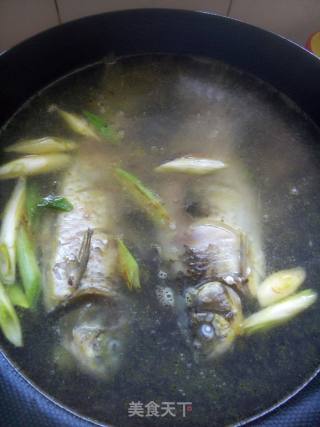 Simple Crucian Carp Stewed Tofu recipe