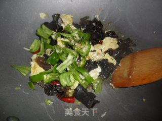 Scrambled Eggs with Fungus recipe