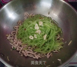 Stir-fried Shredded Pork with Lettuce recipe