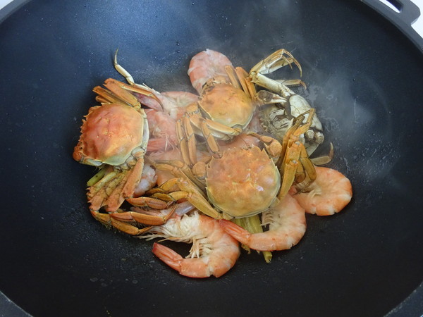 Spicy Fried Crab and Prawns recipe