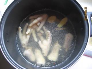 Peanut Stewed Chicken Feet recipe