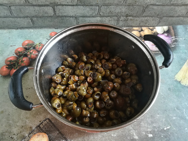 Fried Escargot with Basil recipe