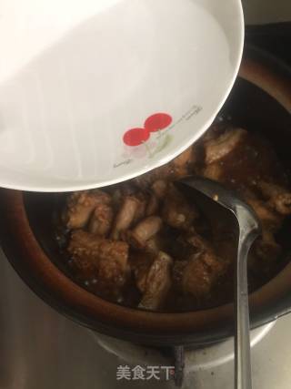 Braised Pork Ribs in Small Intestine recipe