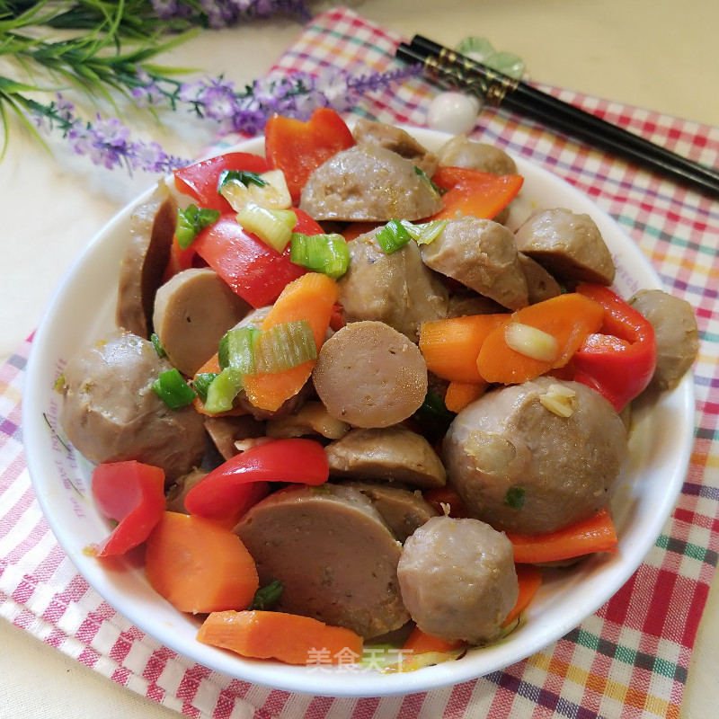 Stir-fried Beef Tendon Balls with Carrots and Red Peppers