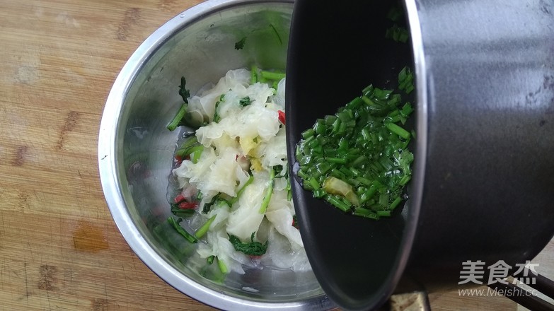 Fresh White Fungus Mixed with Chrysanthemum recipe