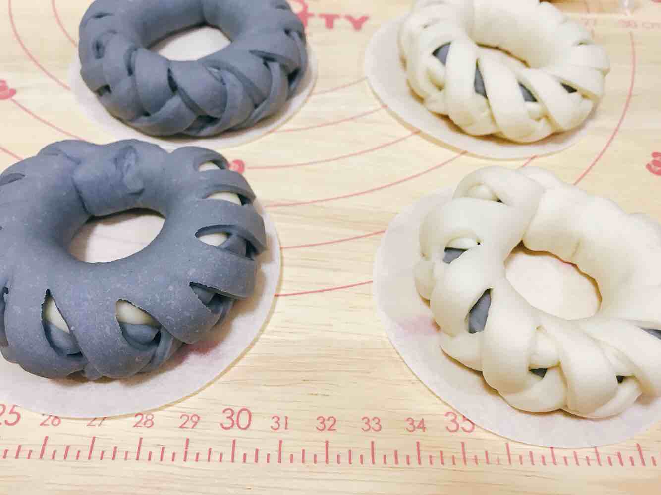 Two-color Steamed Buns ~ Natural Pigments-butterfly Pea Flower Blue ~ recipe