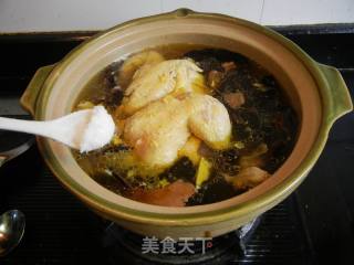 Stewed Hen with Boletus and Winter Bamboo Shoots recipe