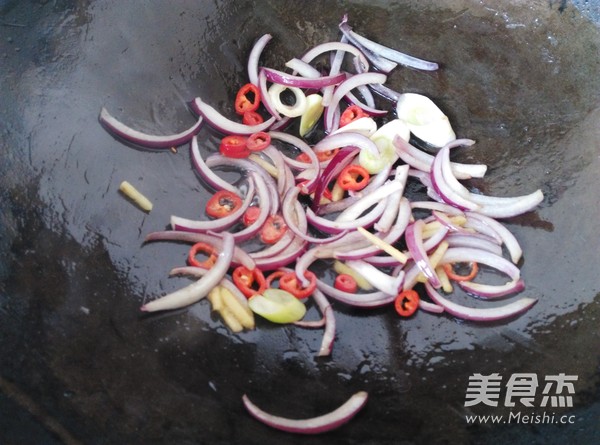 Spicy Seafood Fried Noodles recipe